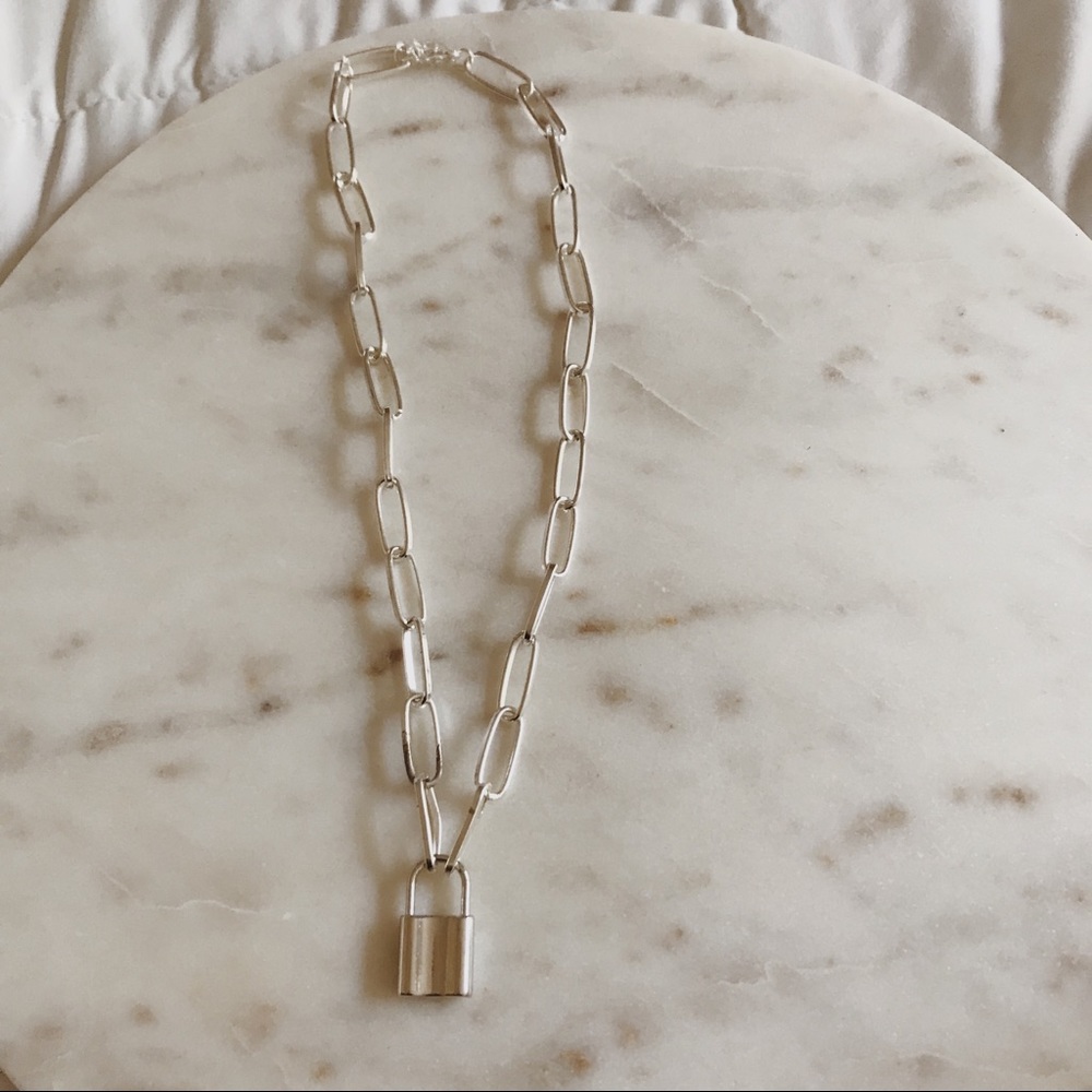 2/$20!💫 silver lock necklace✨